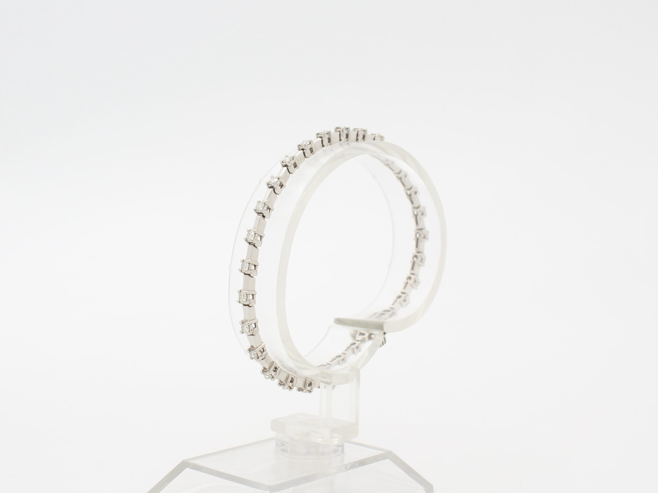 Pulsera Oro Blanco 18K con 29 Brillantes de 0'040ct Aprox. c/u 18K White Gold & Diamonds Bracelet with 29 Diamonds of 0,040ct Approx. each