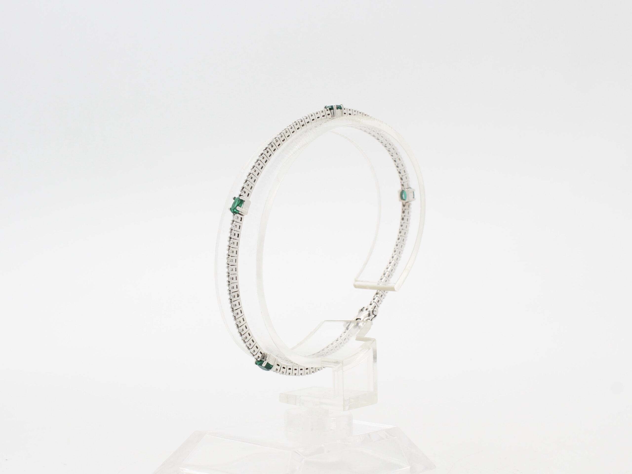 Pulsera Oro Blanco 18K, Brillantes y Esmeraldas 18K White Gold, Diamonds & Emeralds Bracelet
