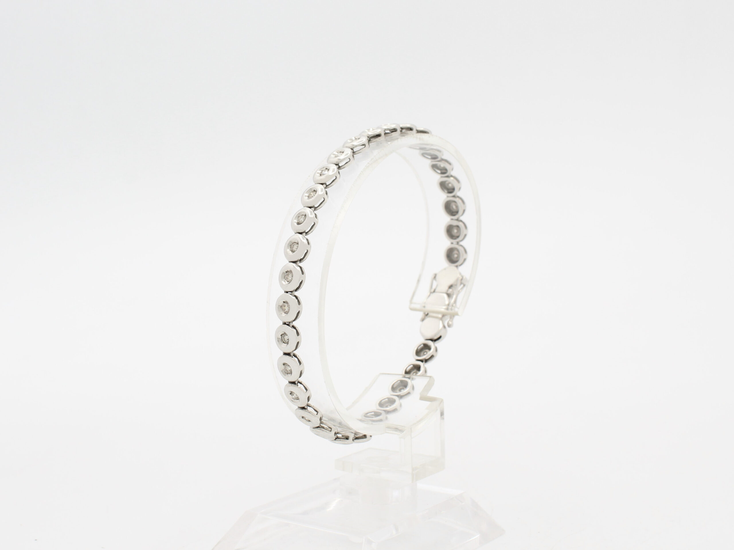 Pulsera Oro Blanco 18K con 33 Brillantes de 0'08ct Aprox. c/u 18K White Gold & Diamonds Bracelet with 33 Diamonds of 0,08ct Approx. each