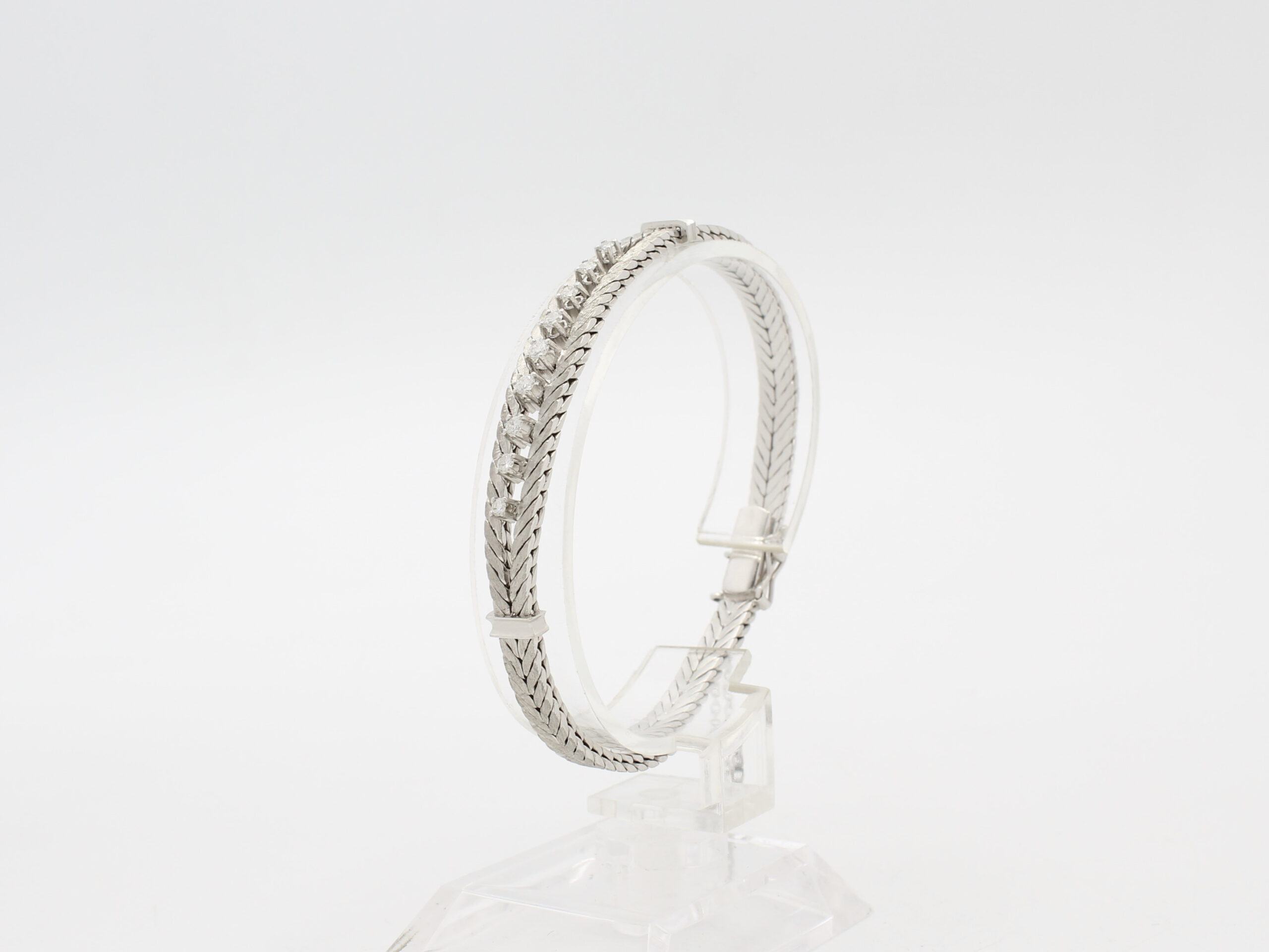 Pulsera Oro Blanco 18K con 9 Brillantes de 0'06ct Aprox. c/u 18K White Gold & Diamonds Bracelet with 9 Diamonds of 0,06ct Approx. each