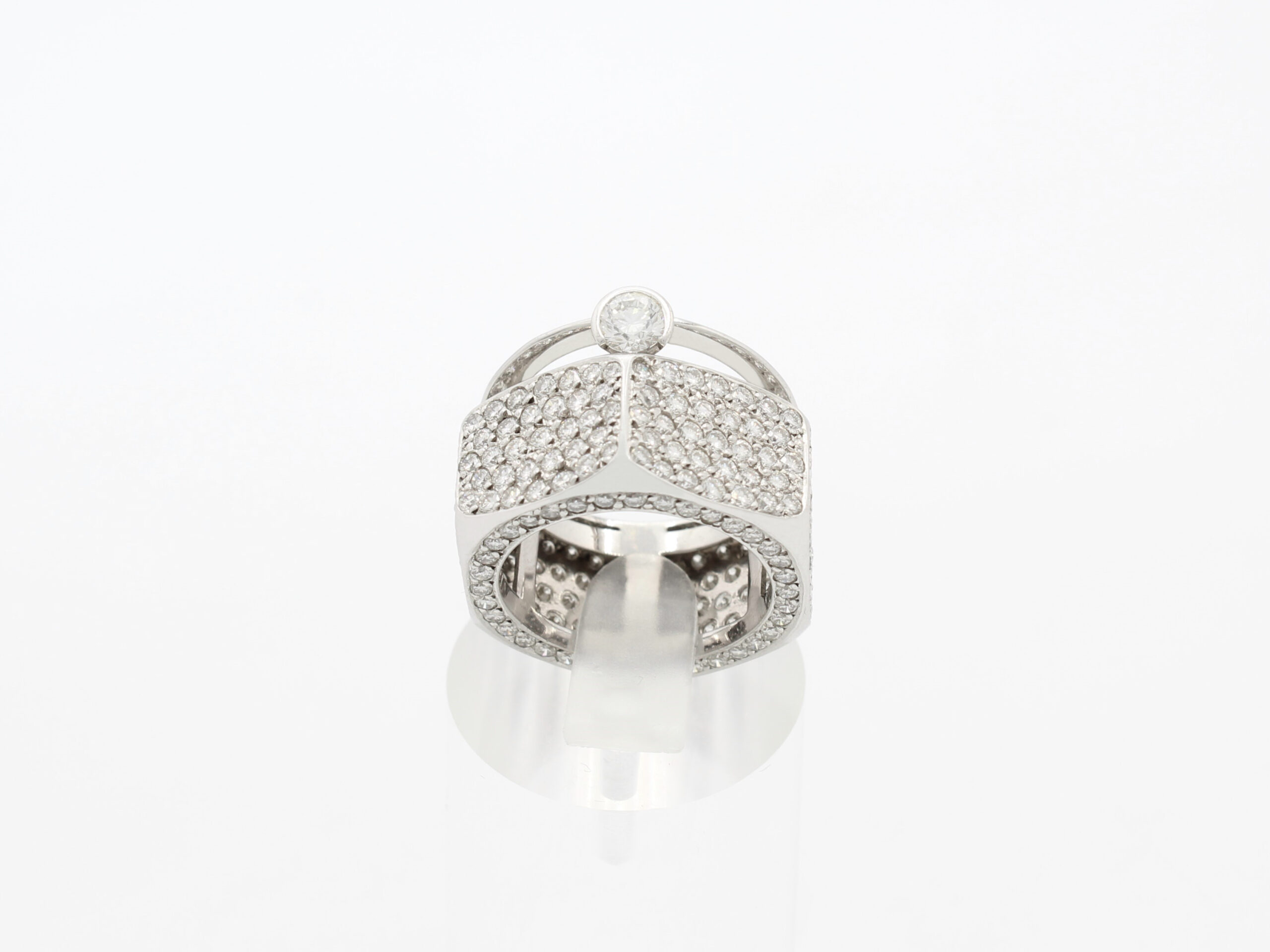 Anillo Oro Blanco 18K con Diamantes y Brillante  Central de 0,40ct Aprox.  18K White Gold Ring with Diamonds & Central Diamond of 0,40ct Approx.