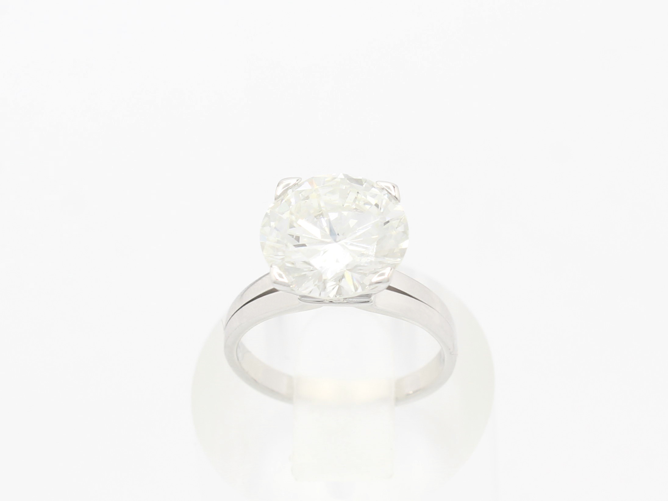 Brillante montado en anillo oro blanco Brilliant set in white gold ring
